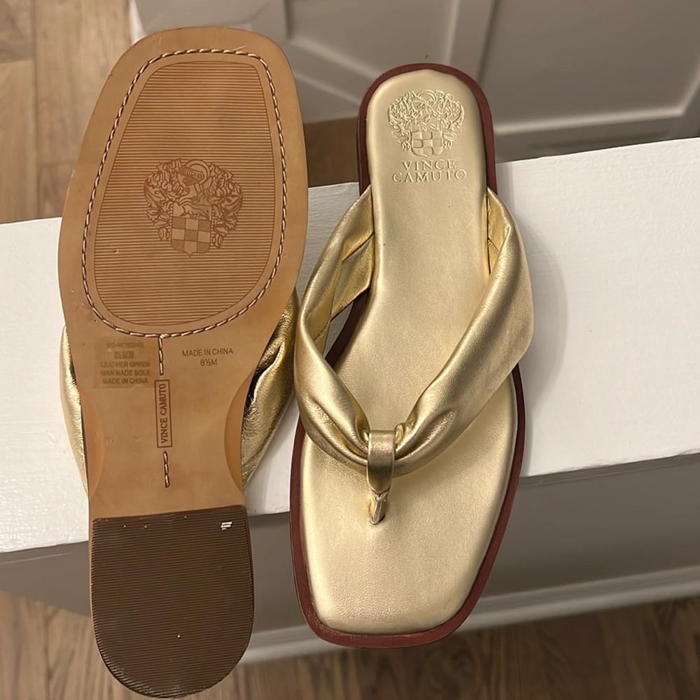 Gold Vince Camuto leather sandals with square toe ✨